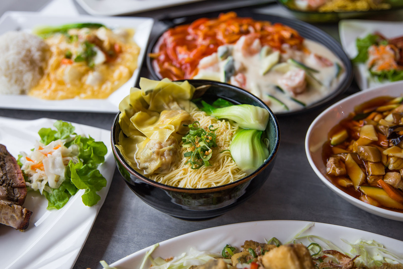 Restaurant Categories hongkong - Live mud crab with Ginger and Shallots served with E-Fu noodles