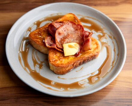 Sunni Cafe French Toast with Crispy Bacon 440x354 - French Toast with Crispy Bacon