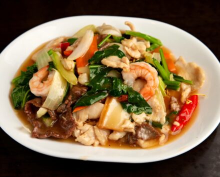 Happy Bowl Combination Stir Fried with Crispy Egg Noodles and Beef 440x354 - Combination Stir Fried with Crispy Egg Noodles and Beef