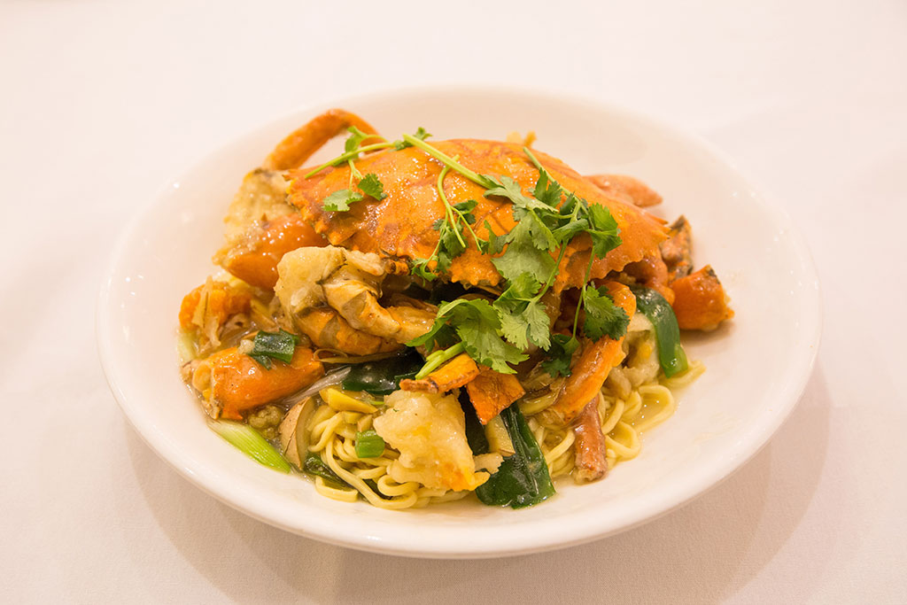 Live mud crab with Ginger and Shallots served with E-Fu noodles