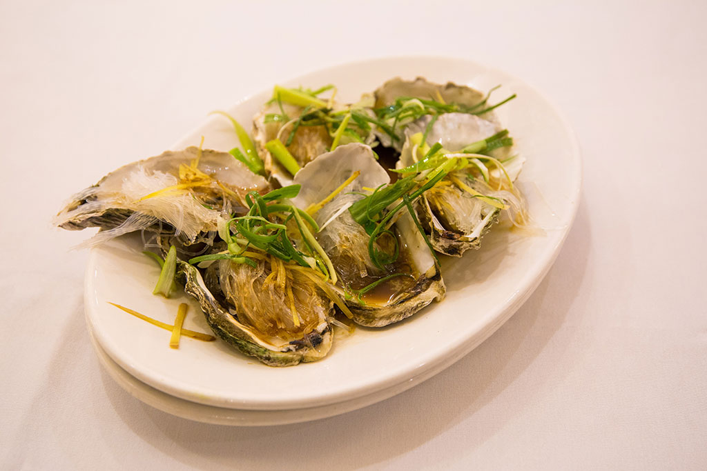 Steamed Fresh Oysters with ginger and shallots with vermicelli