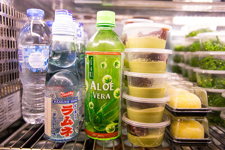 Select your toppings, drinks and desserts.
